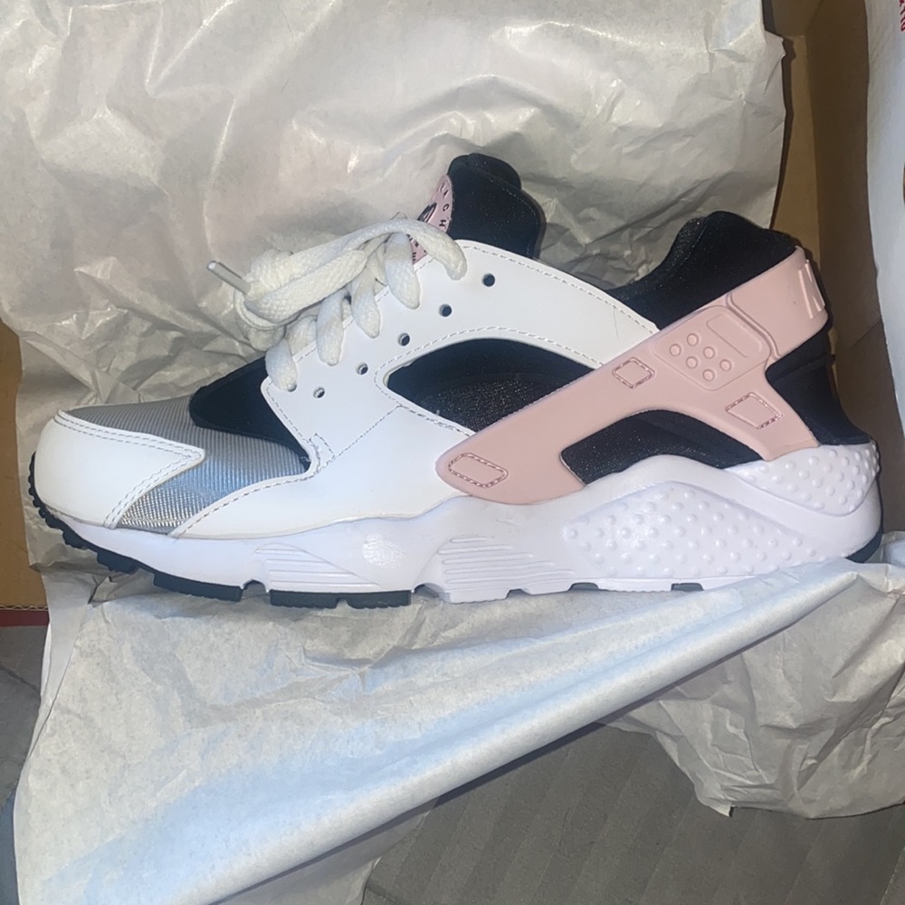 Nike Huarache Run size 5Y or 6.5W